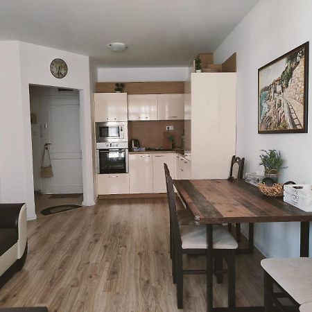 Studio Aivasovskij Park - Meters Away From Beach Pomorie Exterior foto